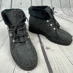 BETTYE MULLER gray felt wool & faux fur trim lace up ankle boots NWOT, size 7